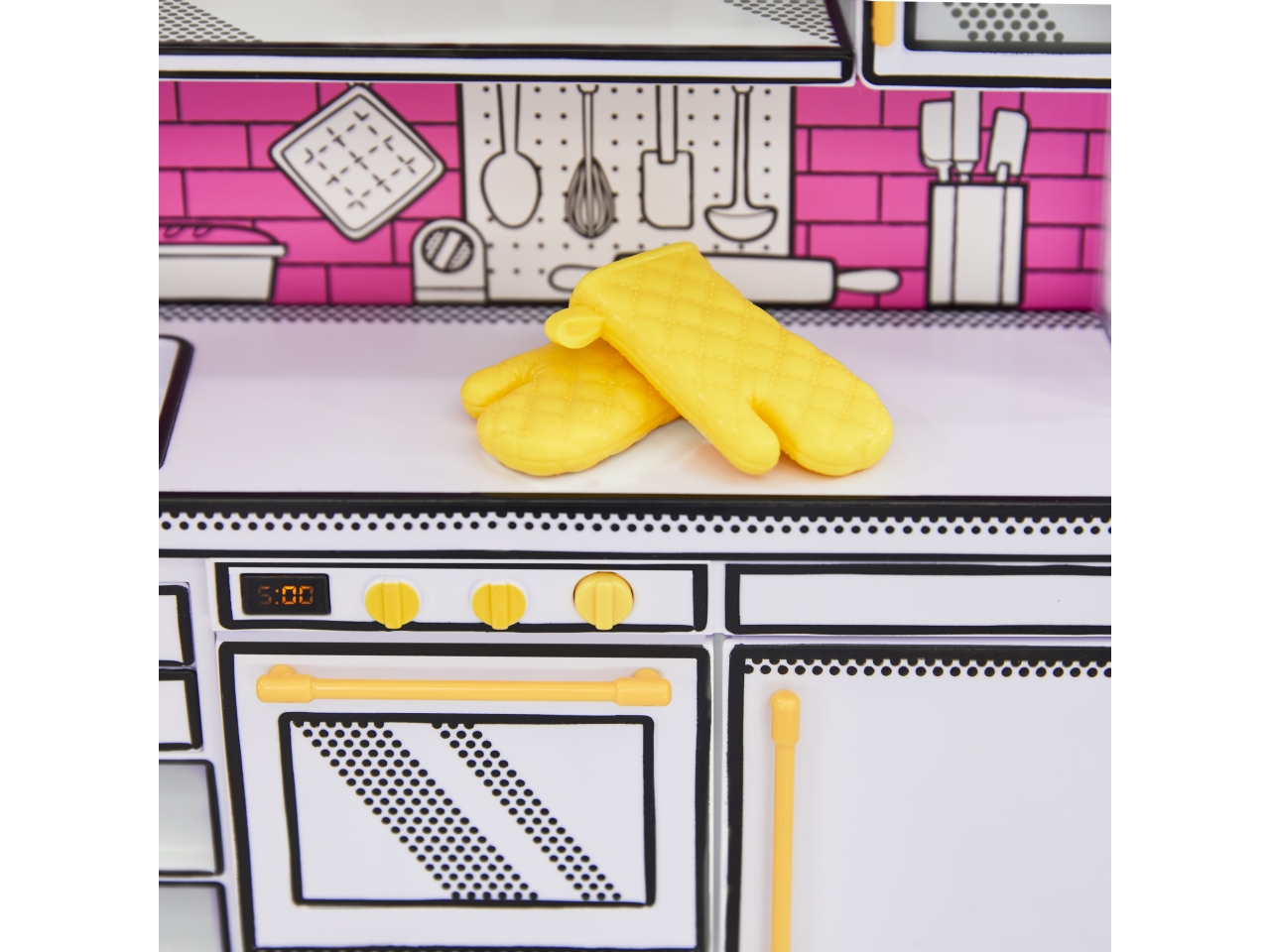 MGA's Miniverse Make It Mini Kitchen - Gioco con Cucina Fai-da-Te e Luce  UV, ricetta misteriosa, Gioco in Resina ed Esclusive Mini-Piastre da Forno  - Non edibile - Richiede batterie - età